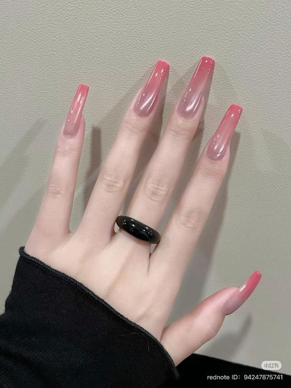 Mẫu nail đơn giản sang trọng màu hồng sơn thạch