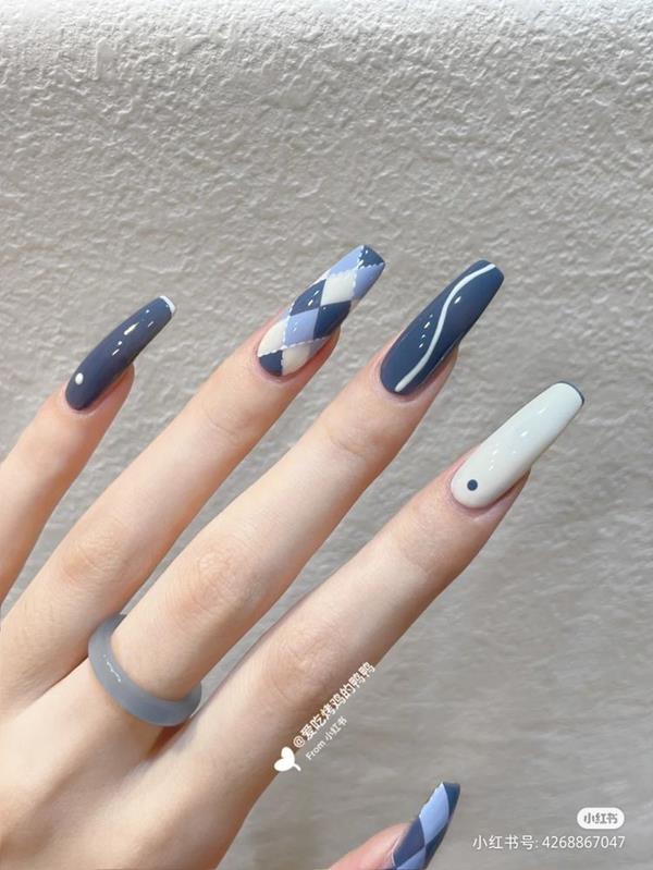 Nail tay vuông sang chảnh