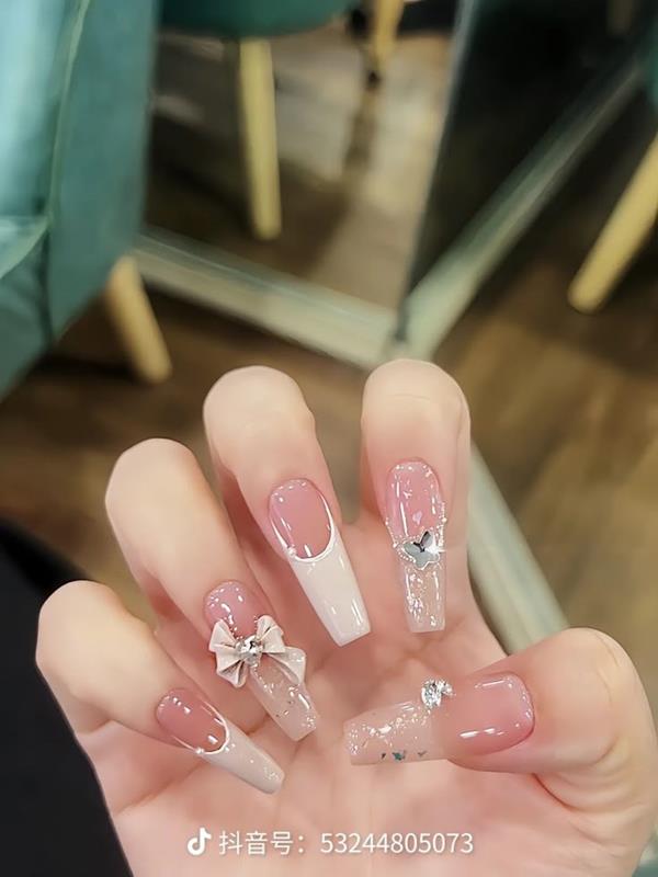 Mẫu nail form hình thang sơn hồng dễ thương