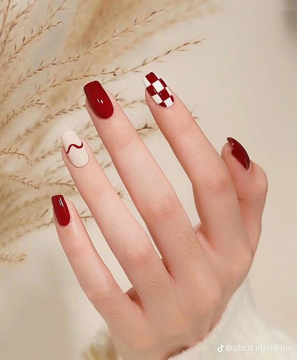 Mẫu nail màu đỏ đẹp 2023 kiểu 5