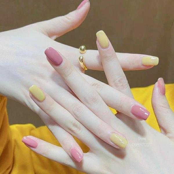 Nail tay đẹp 2023 màu hồng mix vàng