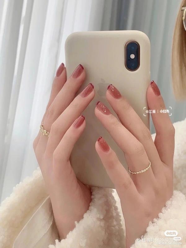 Nail tay đẹp 2023 màu hồng đơn giản