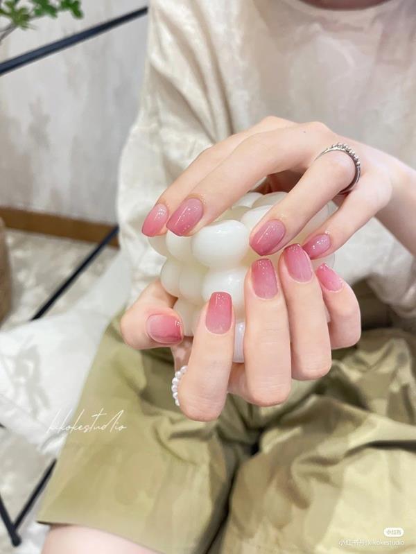 Nail đơn giản màu hồng cánh sen