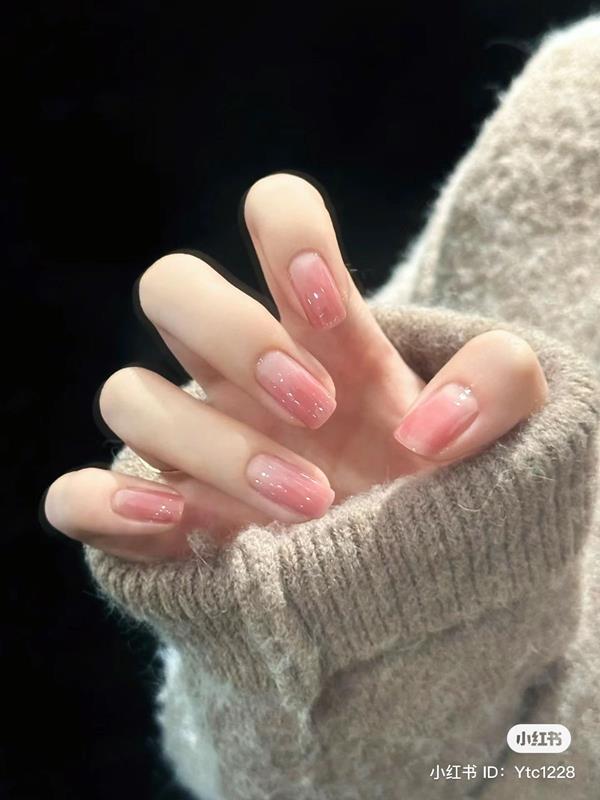 Nail đơn giản màu hồng thạch