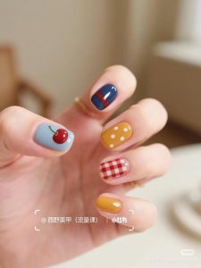 Nail tay xinh đơn giản màu sắc bắt mắt