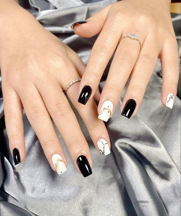 Nail tay đen trắng đơn giản