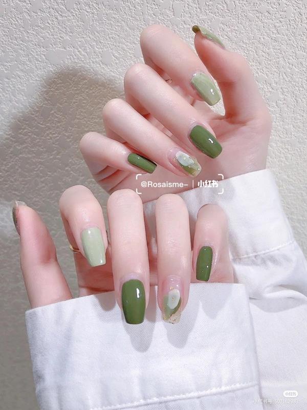 Nail 2023 xanh lá đơn giản