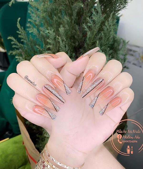 Mẫu nail đẹp cho cô dâu 2022 hồng cam