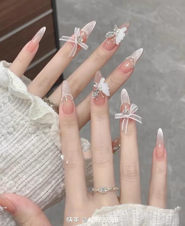 Nail cô dâu 2023 móng nhọn đính nơ