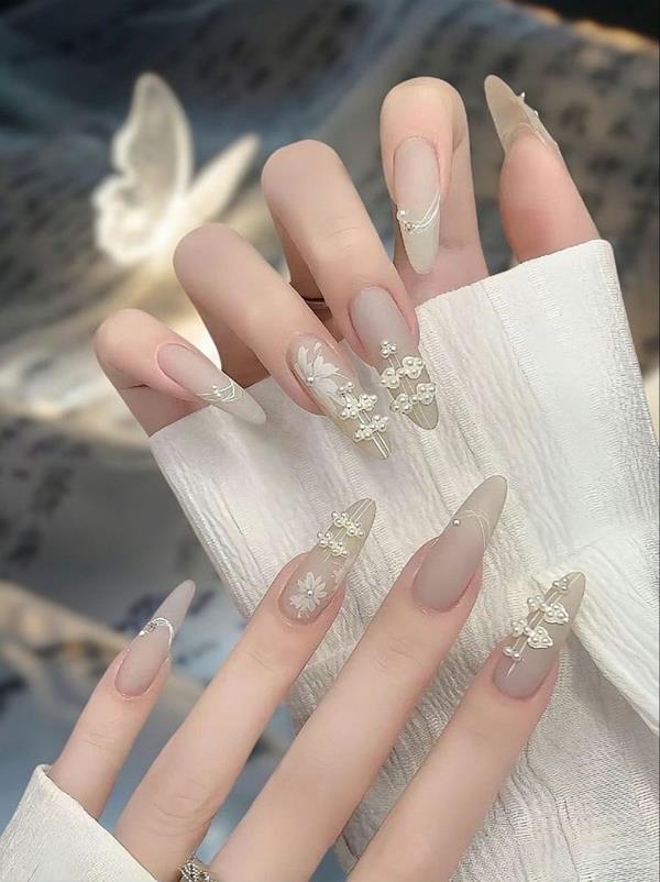 Nail cô dâu 2023 móng nhọn đính ngọc