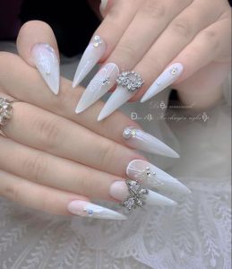 mẫu nail cô dâu màu trắng