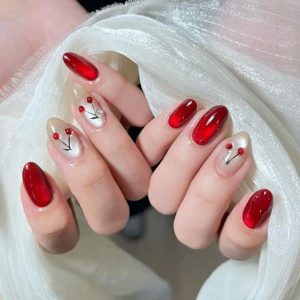 Sơn thạch móng tay màu đỏ cherry