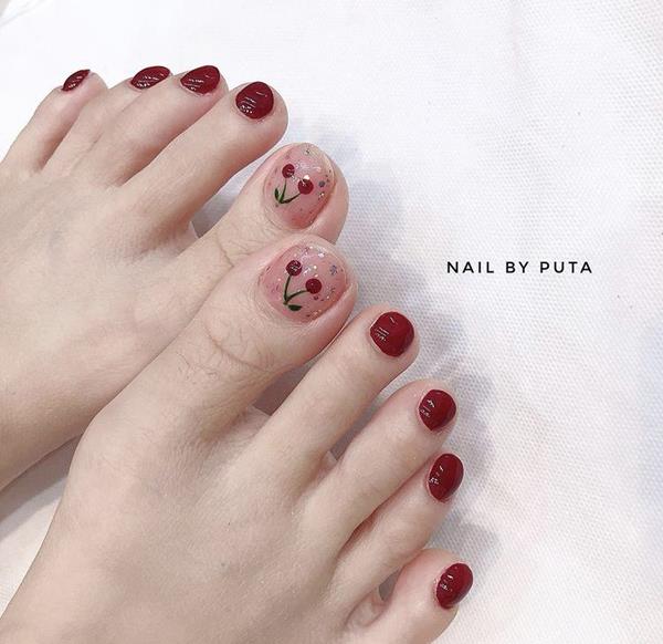 Mẫu nail chân màu đỏ cherry dễ thương