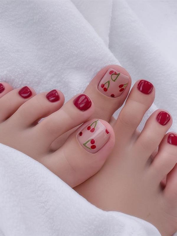 Sơn móng chân màu đỏ cherry tươi mới