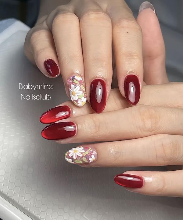 Nail đỏ rượu vang vẽ hoa