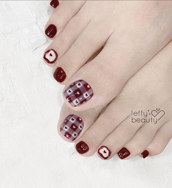 Nail chân đỏ trắng đẹp nổi bật