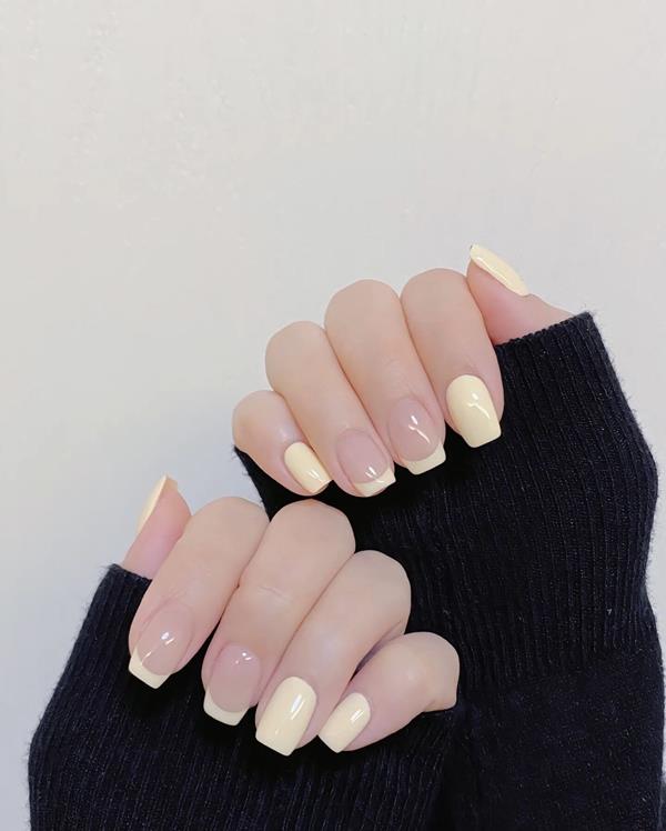 Nail vàng đơn giản nhẹ nhàng