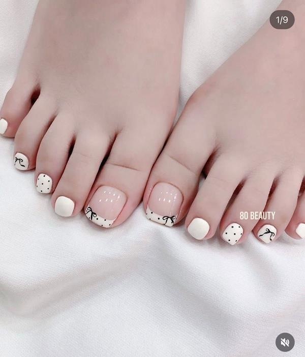 Nail chân chấm bi đơn giản nhẹ nhàng