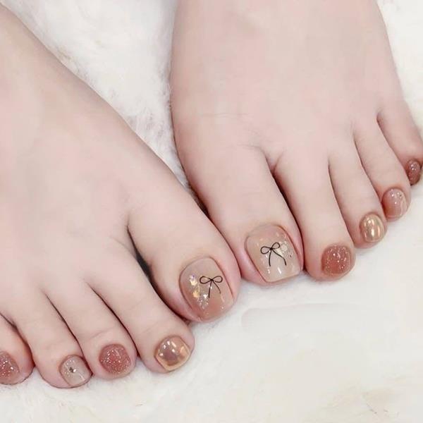 Nail chân vẽ nơ đơn giản nhẹ nhàng