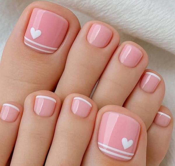 Sơn móng chân màu hồng pastel dễ thương