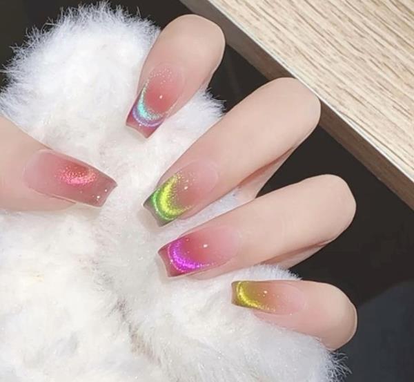 Nail mắt mèo cầu vồng dễ thương