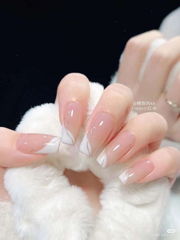 Nail màu hồng sữa đơn giản