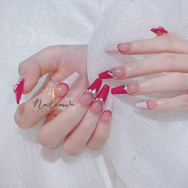 Mẫu nail màu hồng cánh sem móng vuông