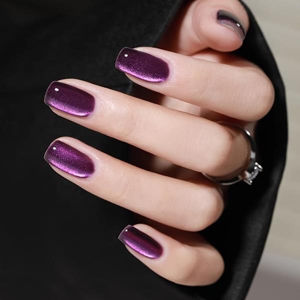 Mẫu móng tay mắt mèo màu tím 