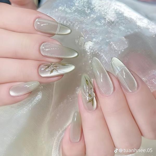 Hình móng tay mắt mèo trong suốt