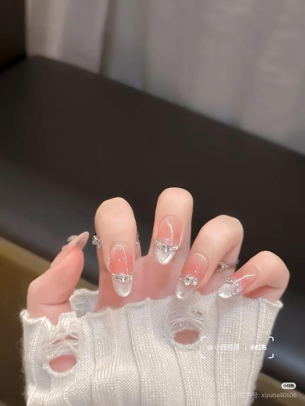 Nail màu hồng thạch đính đá cực phẩm