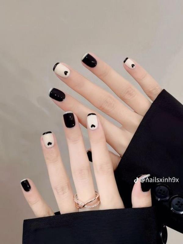 Mẫu móng tay màu đen trắng cute