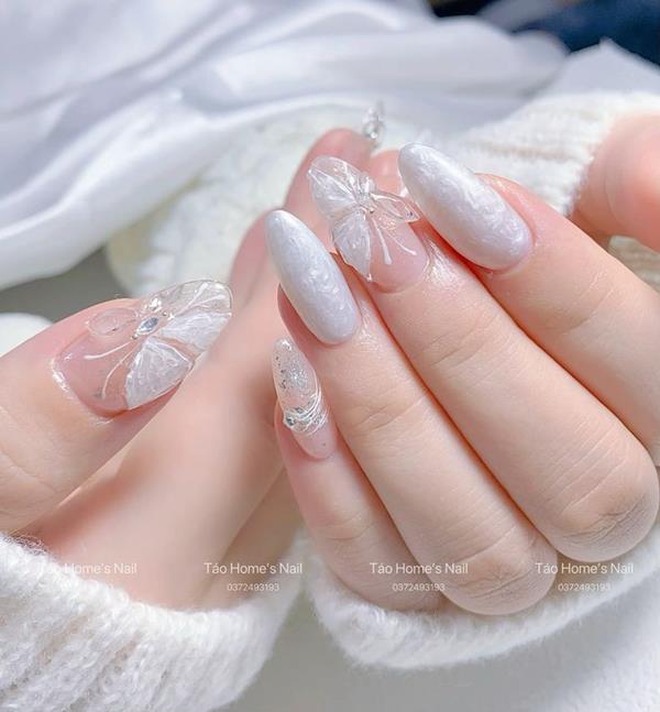 Mẫu móng tay màu trắng cho cô dâu