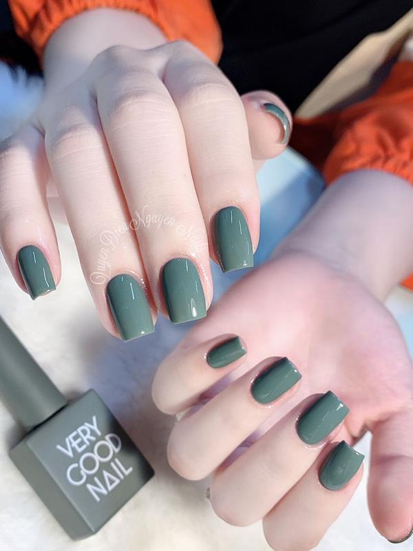 Mẫu nail màu xanh rêu nhạt