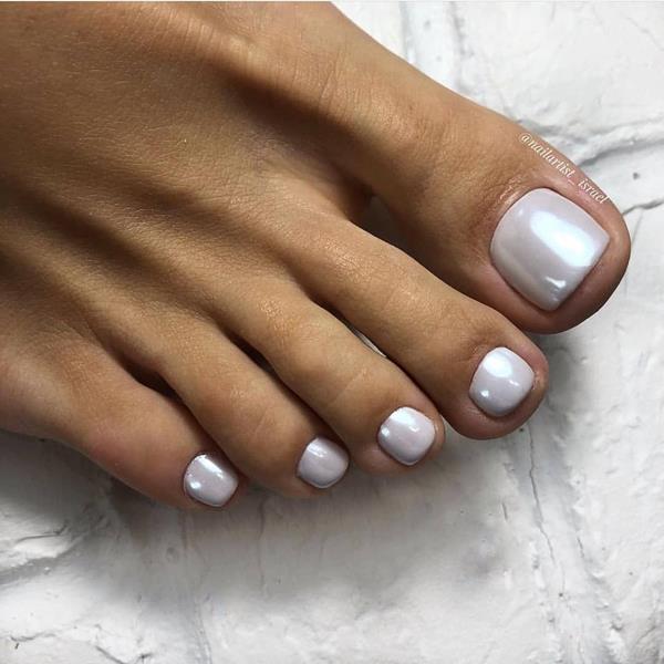 Móng chân sơn gel đẹp màu trắng