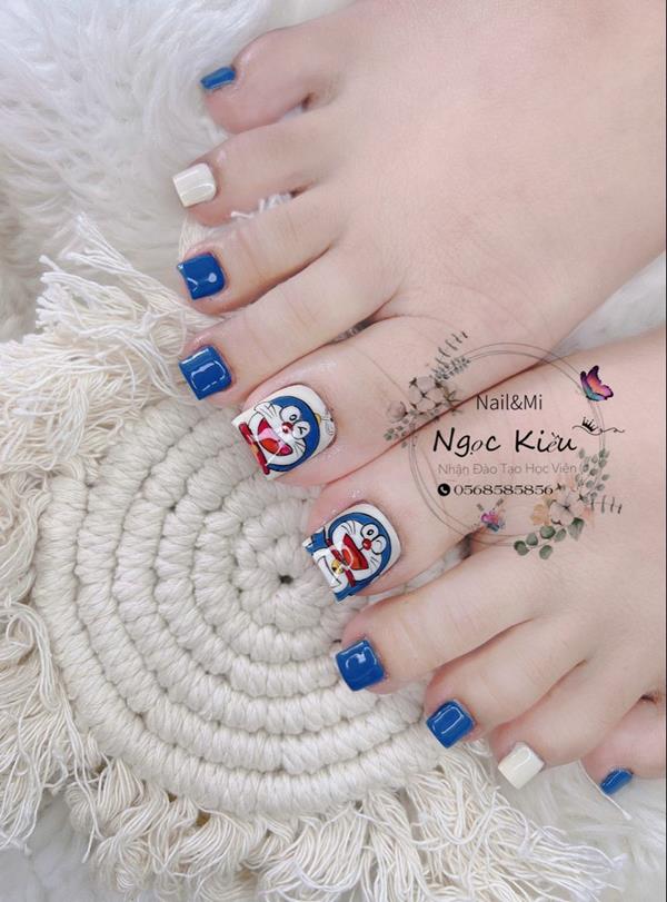 Nail chân vẽ hoạt hình Doraemon